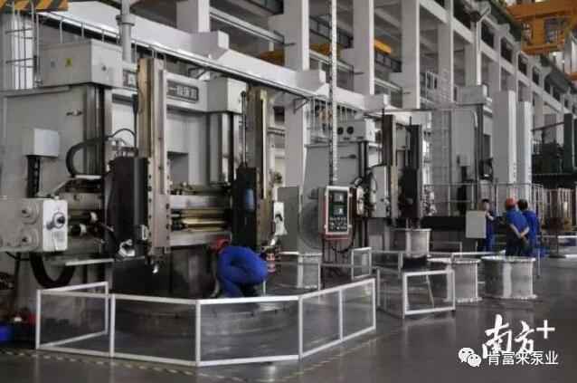 65年来，开云kaiyun官方版在线登录入口-开云(中国)一直专注于泵领域的研究和应用，图为开云kaiyun官方版在线登录入口-开云(中国)车间